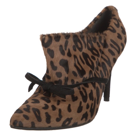 Stuart Weitzmam pointed toe heeled leopard AOK Bootie - Picture 2 of 8